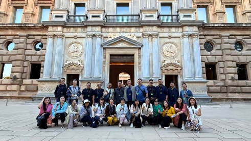 与西葡有约丨Z6·尊龙凯时2025年度高管、营销精英团队穿越伊比利亚，共赴一场阳光与历史的盛宴！